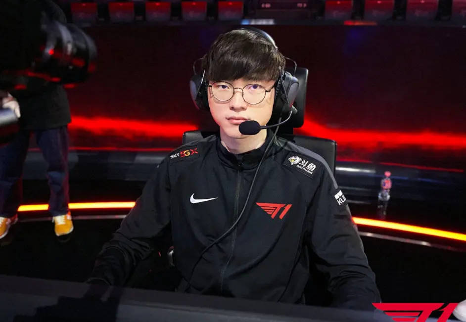LGD轻取T1,Knight打出惊人五杀强强对话成都决赛之夜,留下经典瞬间 LGD轻取T1,Knight打出惊人五杀强强对话成都决赛之夜,留下经典瞬间