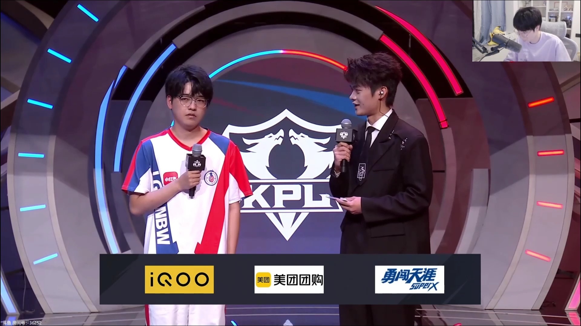 LGD轻取T1,Knight打出惊人五杀强强对话成都决赛之夜,留下经典瞬间 LGD轻取T1,Knight打出惊人五杀强强对话成都决赛之夜,留下经典瞬间
