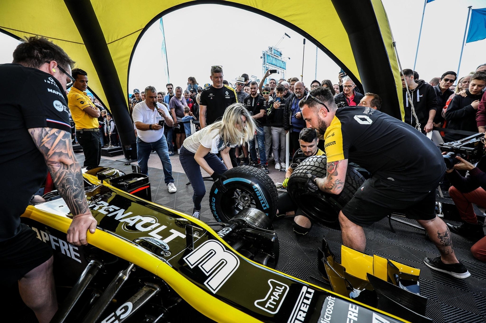 包含雷诺车队碾压索伯车队，佩雷兹扛起全队的词条