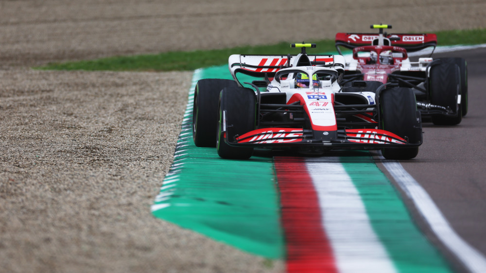 红牛二队翻盘阿斯顿马丁，周冠宇带队取胜